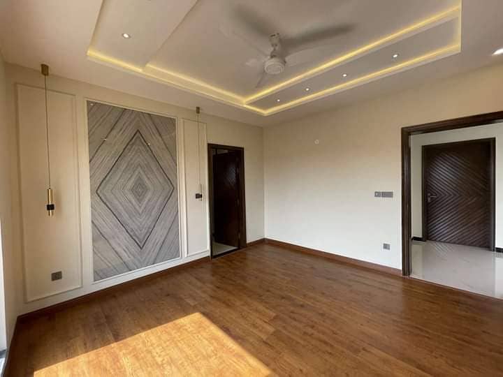 10 Marla House For Rent With Gas Near To Talwar Chowk In SECTOR C Any Blocks Bahria Town Lahore 14