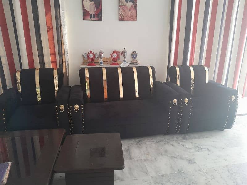 7 seater sofa lush condition imported and very comfortable 1