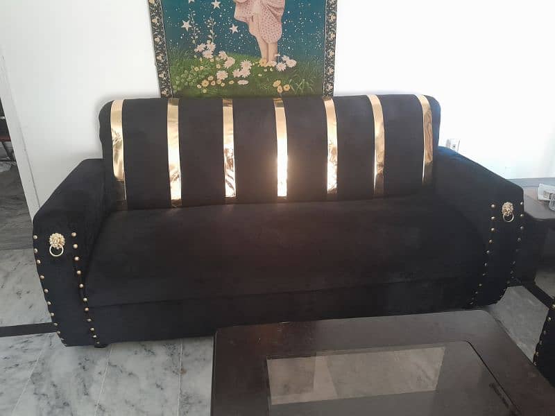 7 seater sofa lush condition imported and very comfortable 5