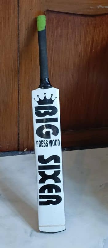 cricket bat sixer new hai bilkul 0