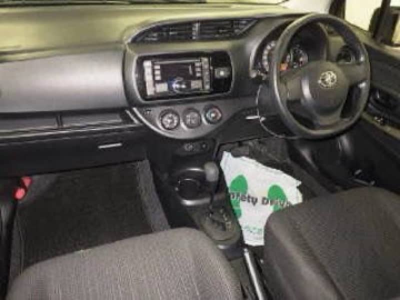 Toyota Vitz 2017 14