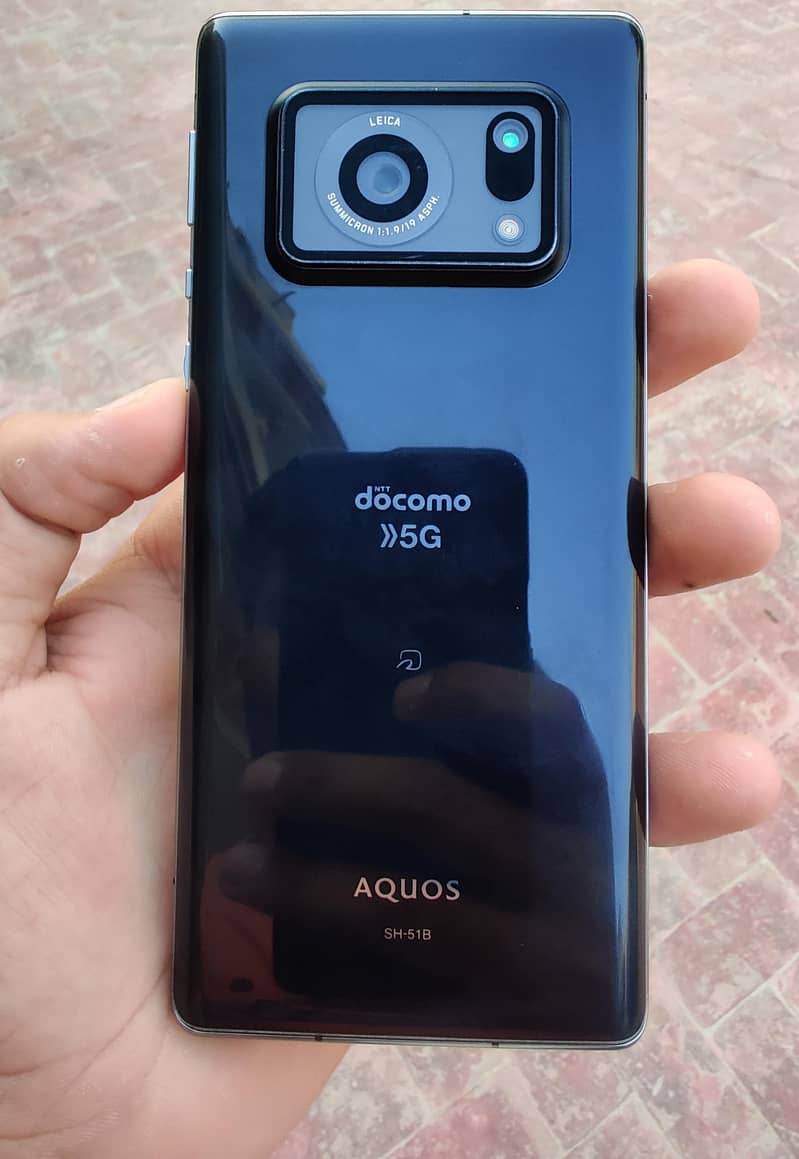 sharp Aquos r6 10/10 condition 2