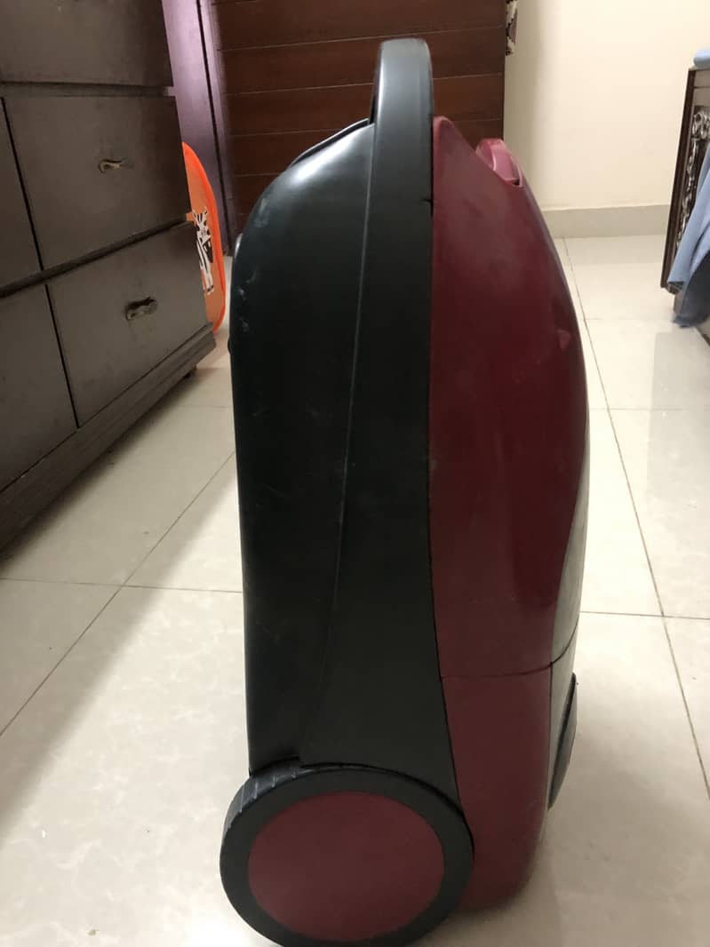 Vacuum cleaner In perfect condition 1