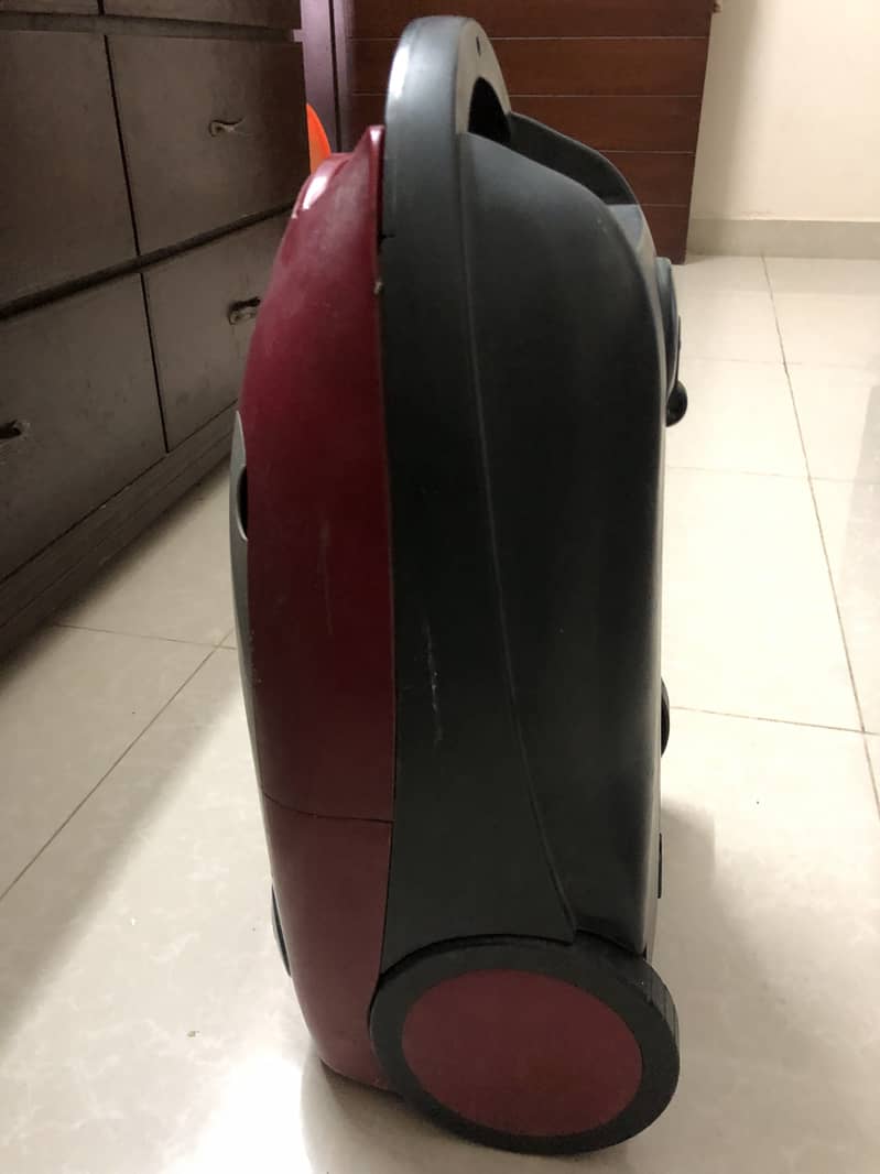 Vacuum cleaner In perfect condition 3