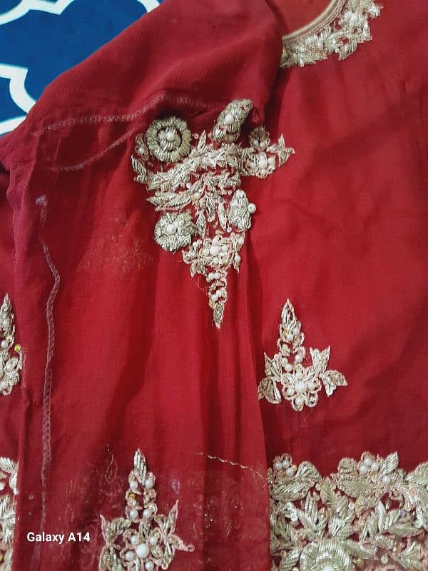 Bridal lehnga and jewellery for sale 4