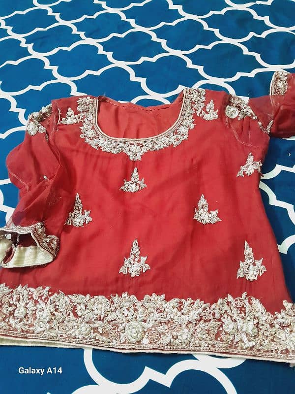 Bridal lehnga and jewellery for sale 5