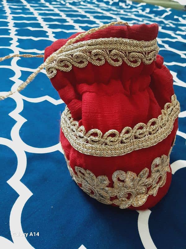 Bridal lehnga and jewellery for sale 6