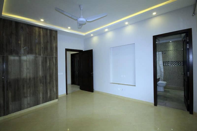 1 kanal Upper portion Is Available For Rent In DHA Phase 6 Lahore At Super Hot Location. 2