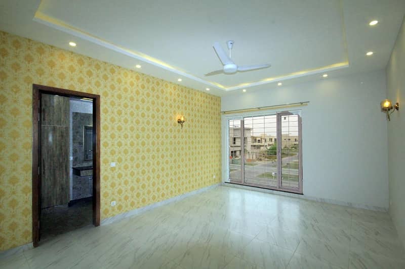 1 kanal Upper portion Is Available For Rent In DHA Phase 6 Lahore At Super Hot Location. 5