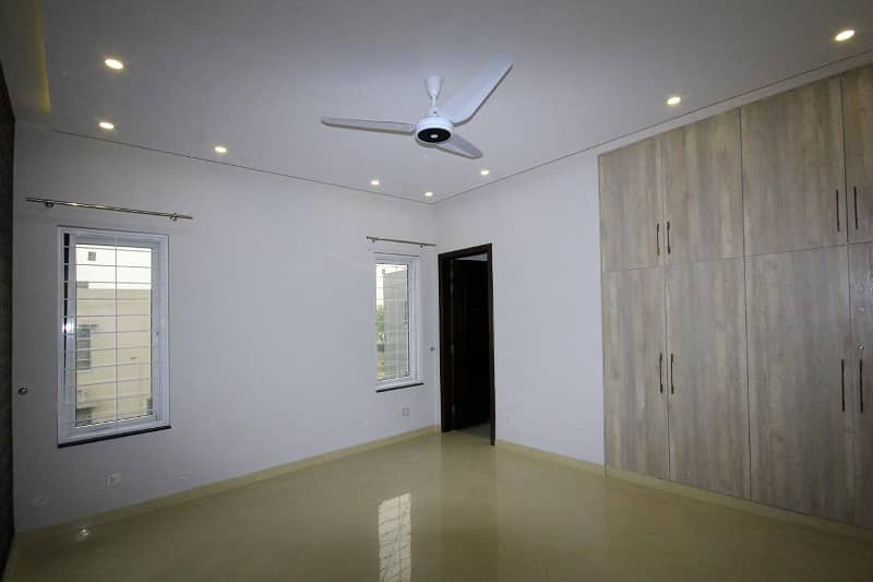 1 kanal Upper portion Is Available For Rent In DHA Phase 6 Lahore At Super Hot Location. 8