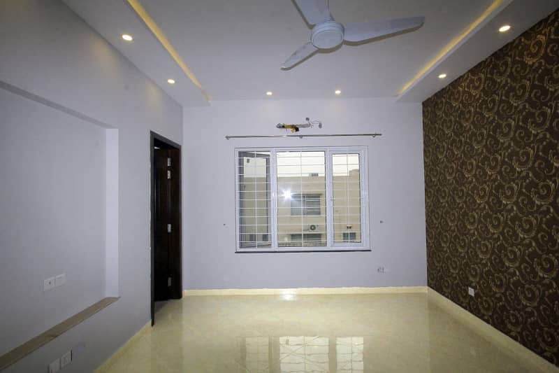 1 kanal Upper portion Is Available For Rent In DHA Phase 6 Lahore At Super Hot Location. 9