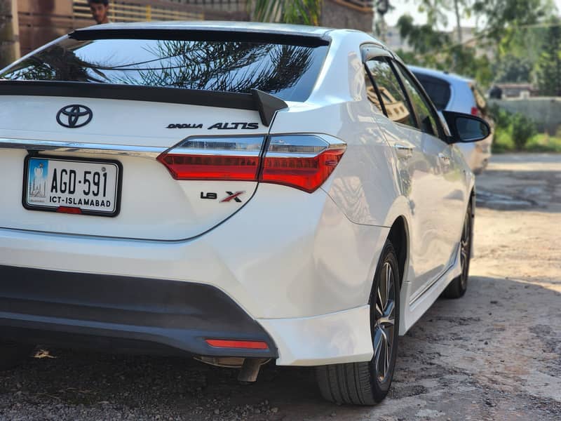 Toyota Corolla Altis 2018 Grande 3