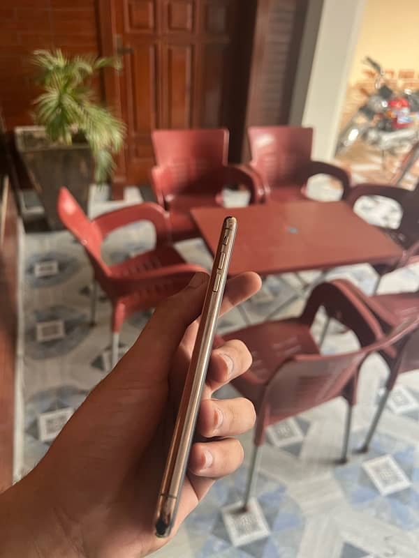 iphone XS MAX 64/GB PTA 4