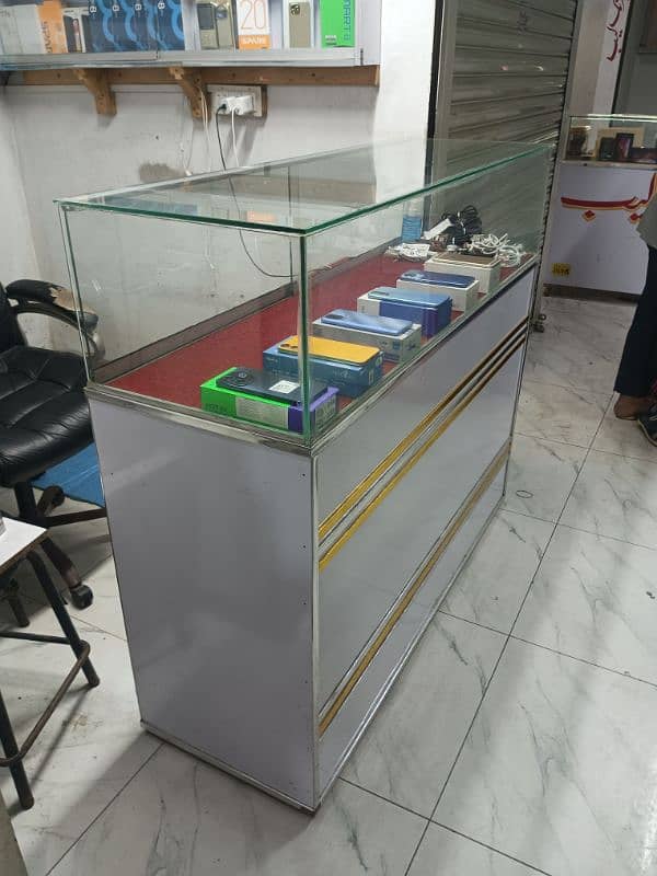 Counter for sale Saman nai Khali counter bar danay aur Lab hai 2