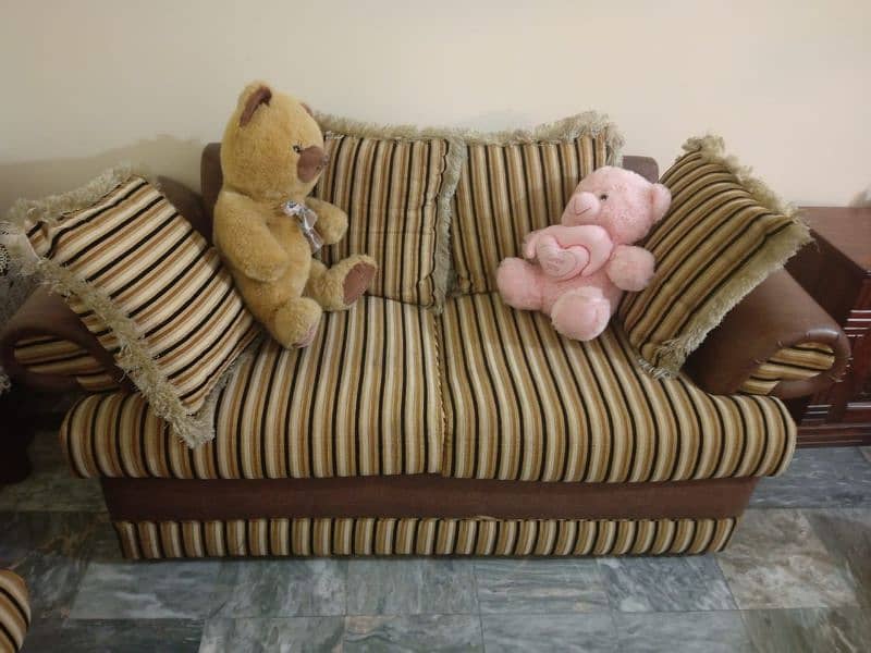 7 seater sofa set in good condition 1