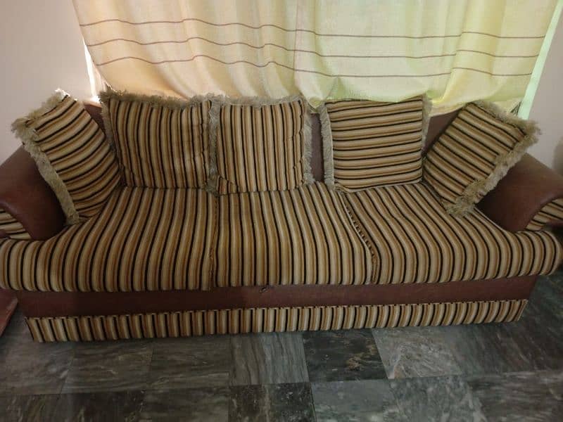 7 seater sofa set in good condition 2