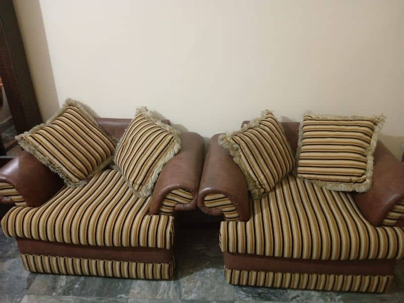 7 seater sofa set in good condition 3