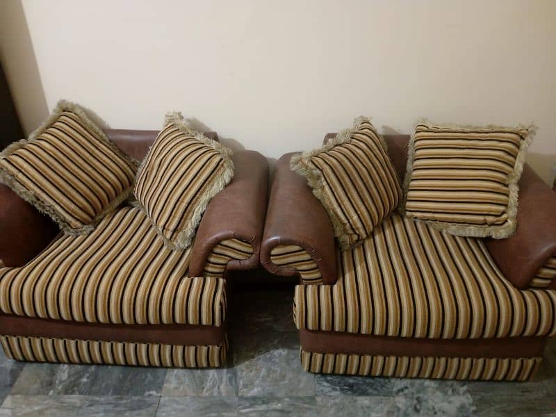 7 seater sofa set in good condition 4