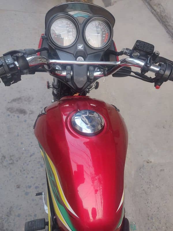 Honda CB 125F 3