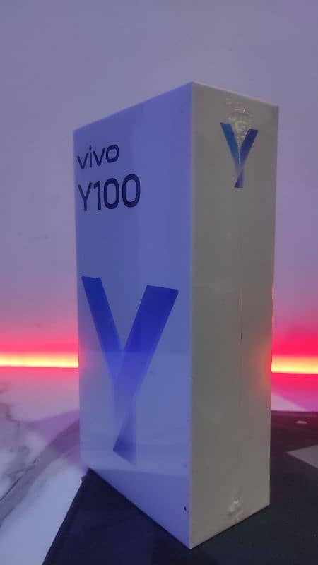 Y100  8/256 2