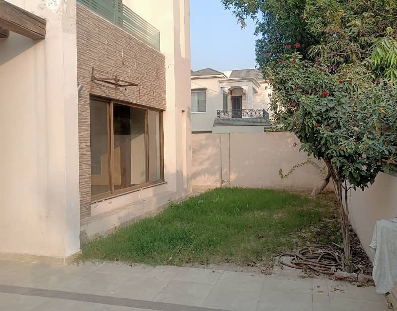 1 Kanal House Use Available For Sale 6