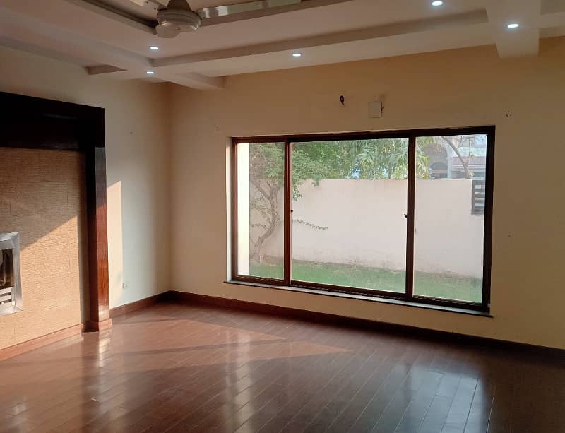 1 Kanal House Use Available For Sale 9