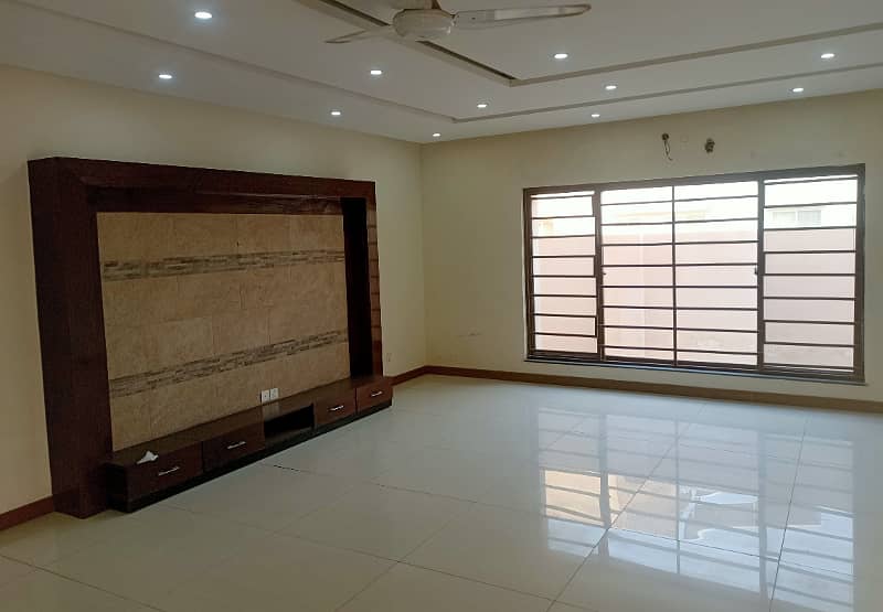 1 Kanal House Use Available For Sale 10