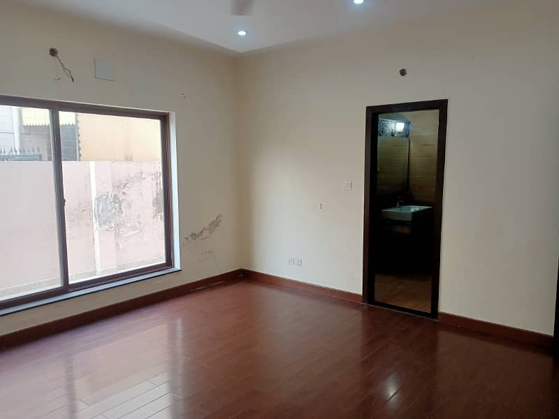 1 Kanal House Use Available For Sale 20