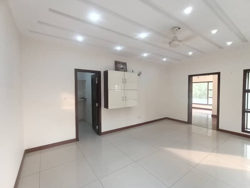 1 Kanal House Use Available For Sale 35