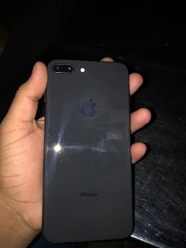 iPhone 8 Plus 1