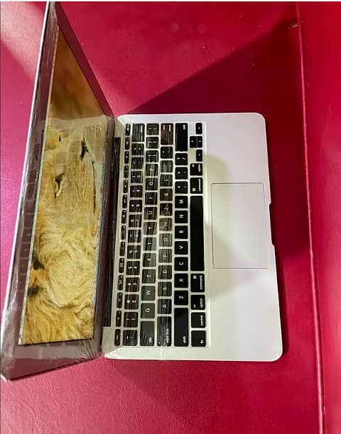 Apple MacBook Air 12-13 - 4GB RAM, 64GB SSD 1