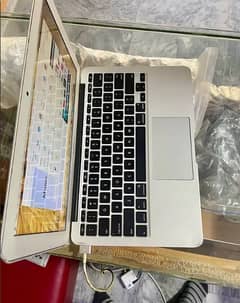 MacBook Air 12-13 - 64GB SSD, Intel HD 4000 Graphics