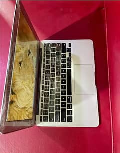 MacBook Air 12-13- 64GB SSD, Intel HD 4000 Graphics