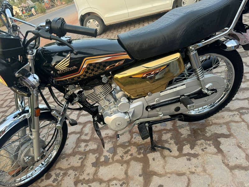 CG 125 Gold Edition 4