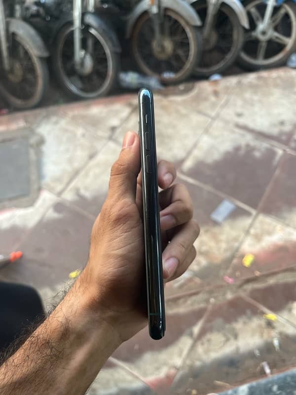 Iphone 11pro PTA Approved 256Gb 1