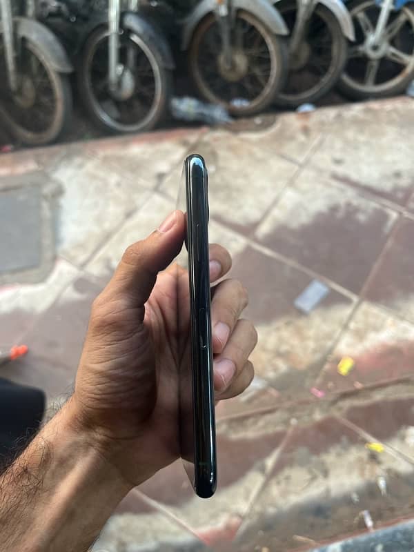 Iphone 11pro PTA Approved 256Gb 3