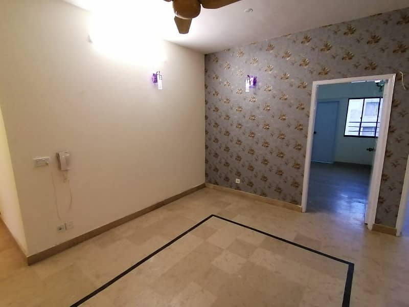 well maintained flat 4 bed dd available for rent in DHA phase 6 Bukhari commercial 9