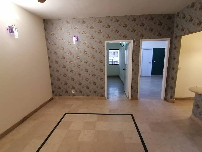 well maintained flat 4 bed dd available for rent in DHA phase 6 Bukhari commercial 11