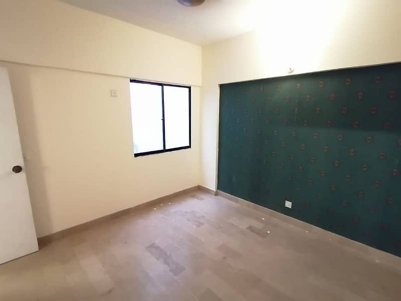 well maintained flat 4 bed dd available for rent in DHA phase 6 Bukhari commercial 15