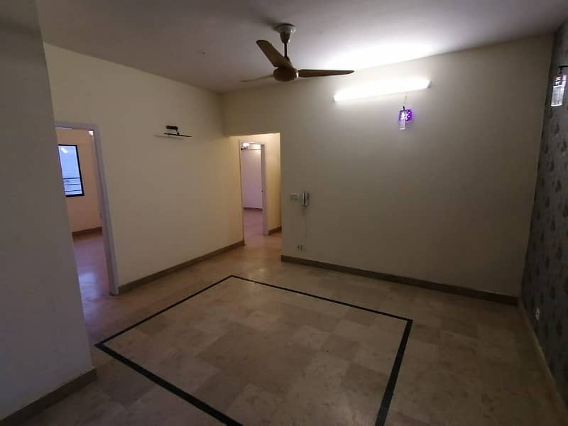 well maintained flat 4 bed dd available for rent in DHA phase 6 Bukhari commercial 17