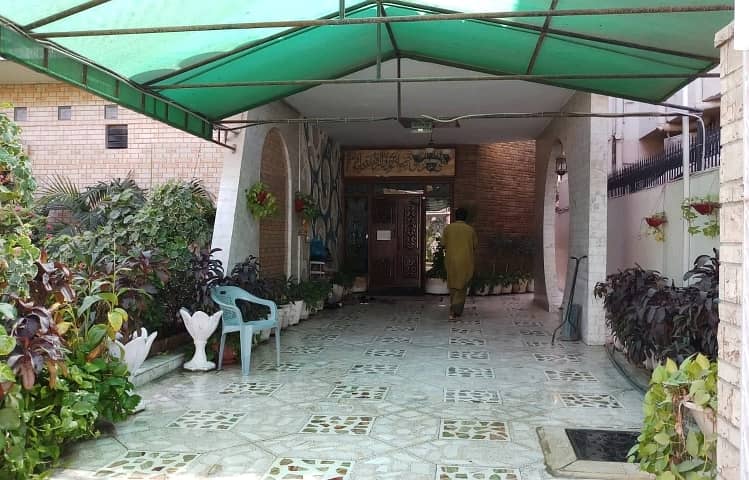 A Prime Location House Of 425 Square Yards In Rs. 100000000 0