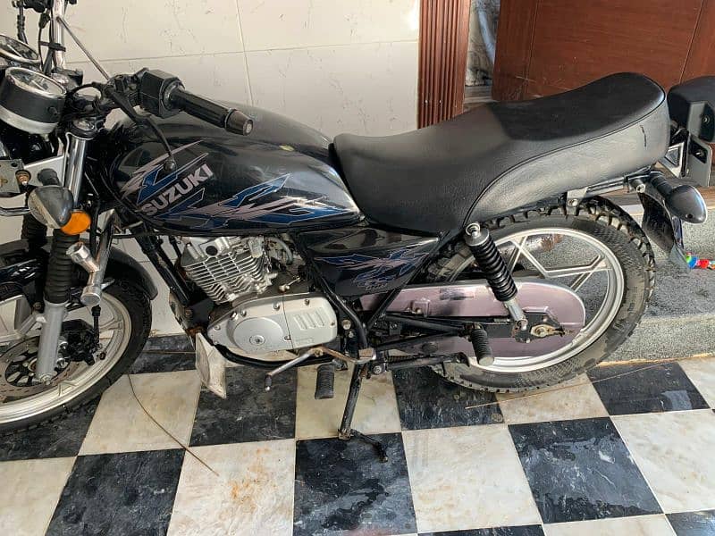 Suzuki GS 150 SE 2022 8