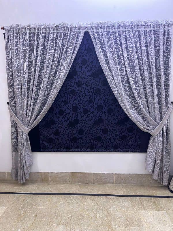 2 curtains 1 blind 0