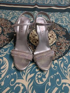 branded heels bridal only in 3500 we purchased this in 6000