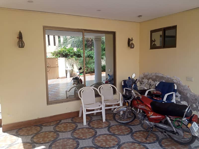 1 Kanal House Use Available For Sale 39