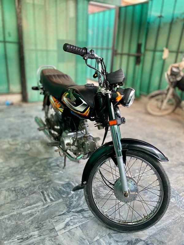 Honda CD 70 2022 4