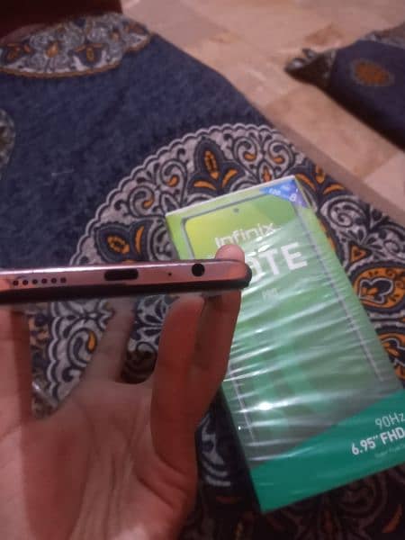 Infinix hot 10 pro 8/128 3