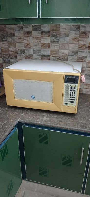 Pel Microwave oven for sale in lush condition 0