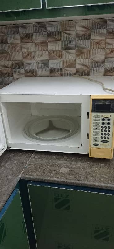 Pel Microwave oven for sale in lush condition 2