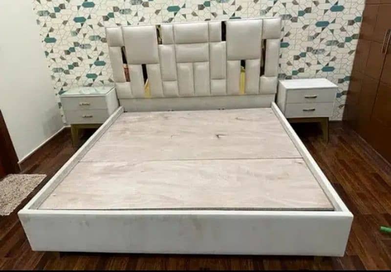 King Bed with side tables/03019225195 3